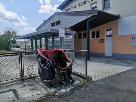 Večkratni požig zabojnikov v centru Ivančne Gorice 2